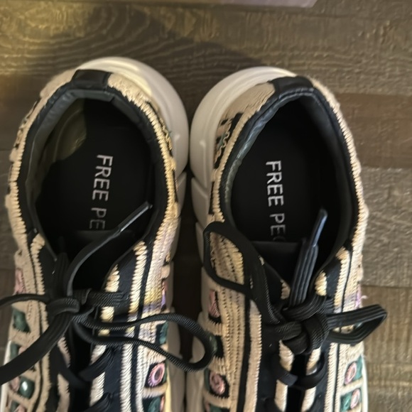 Women’s Free People crochet sneakers - Picture 4 of 8